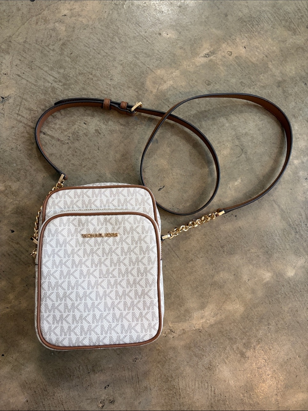 Michael Kors Jet Set Travel Crossbody Bag in Vanilla